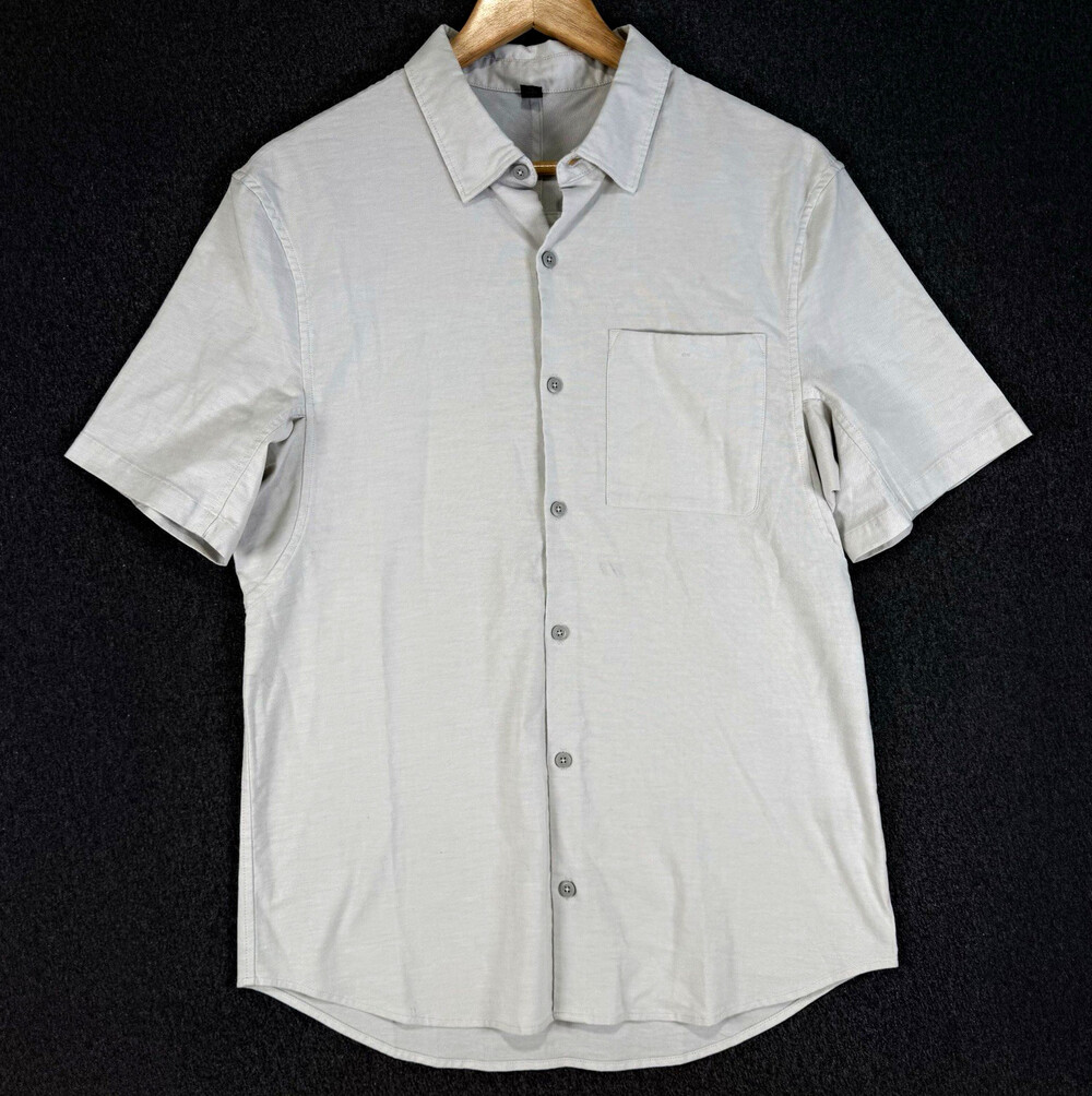 Lululemon Shirt Mens Medium Light Gray Short Sleeve Button Up Chest Pocket